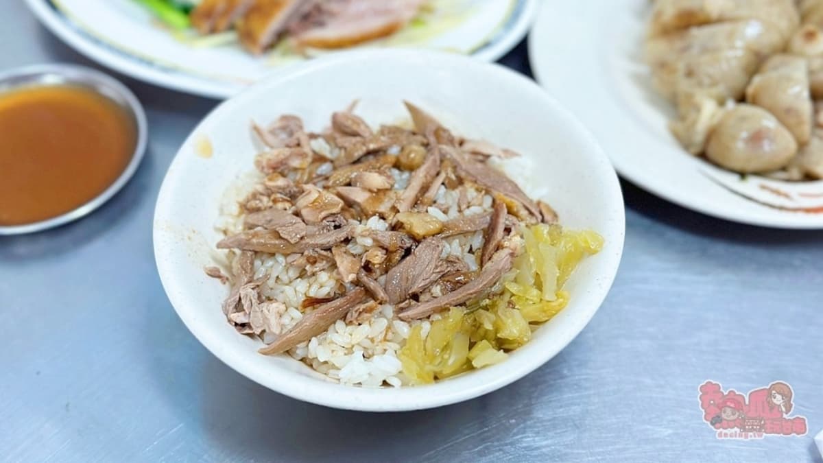 「鴨肉飯」以當歸鴨油拌入白飯，香氣四溢。（圖片來源：熱血玩台南。跳躍新世界）