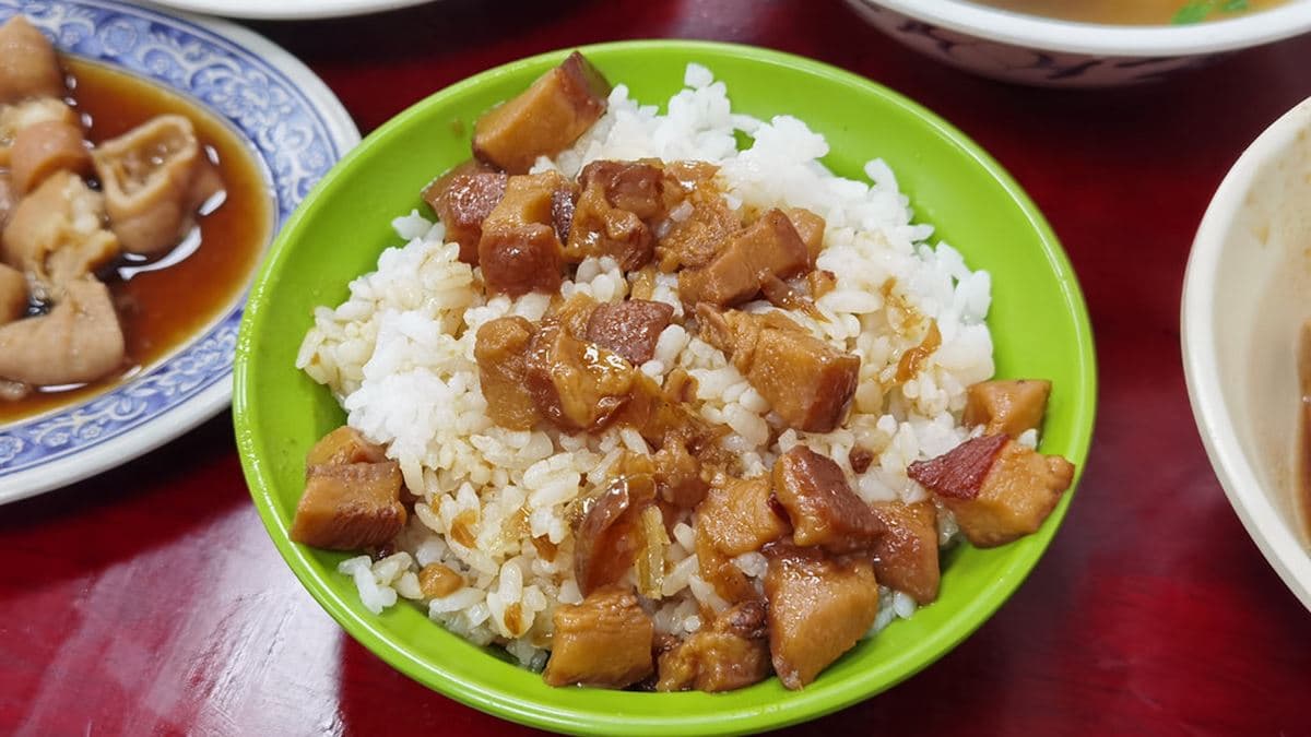 滷肉飯是走油脂較多的路線。（圖片來源：DARREN蘋果樹旅遊玩樂誌）