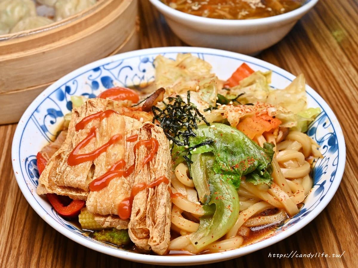 台中人好評激推!「蔬食版小籠湯包」媲美鼎泰豐,香Q炒烏龍滿滿都是料 台中人好評激推!「蔬食版小籠湯包」媲美鼎泰豐,香Q炒烏龍滿滿都是料