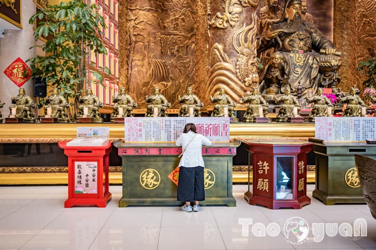 東南亞最大「室內武財神」在桃園！求財必看參拜流程，打卡超有梗地景藝術