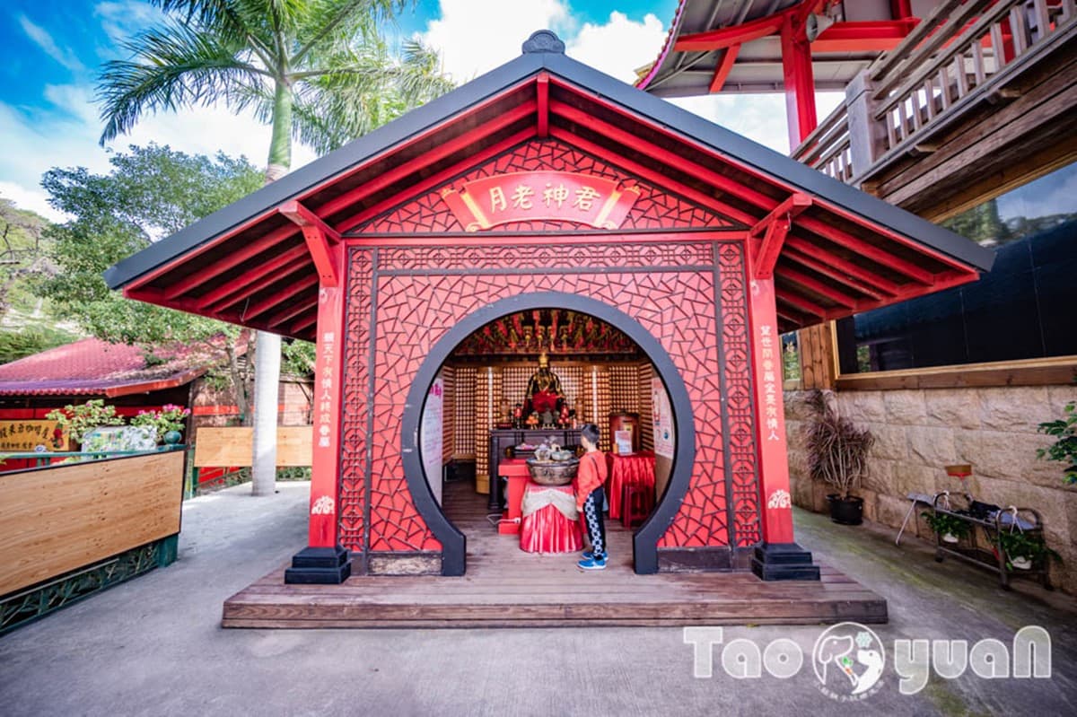 東南亞最大「室內武財神」在桃園！求財必看參拜流程，打卡超有梗地景藝術