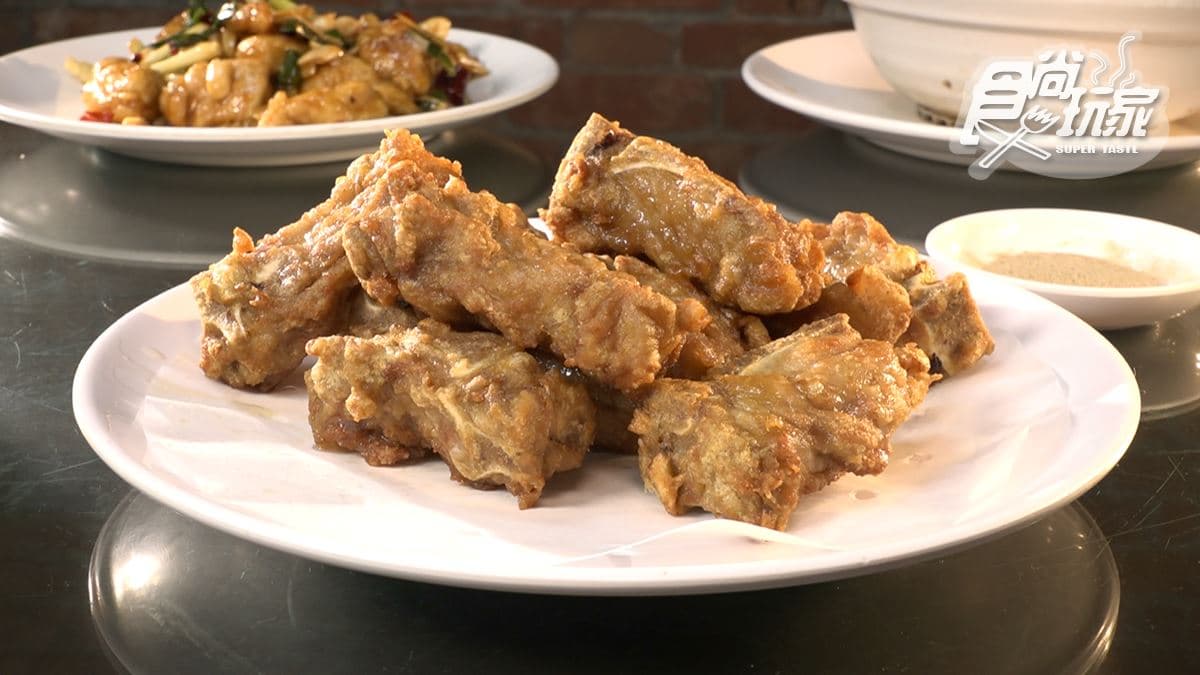 「古早味炸排骨」很入味，讓人忍不住一口接著一口。