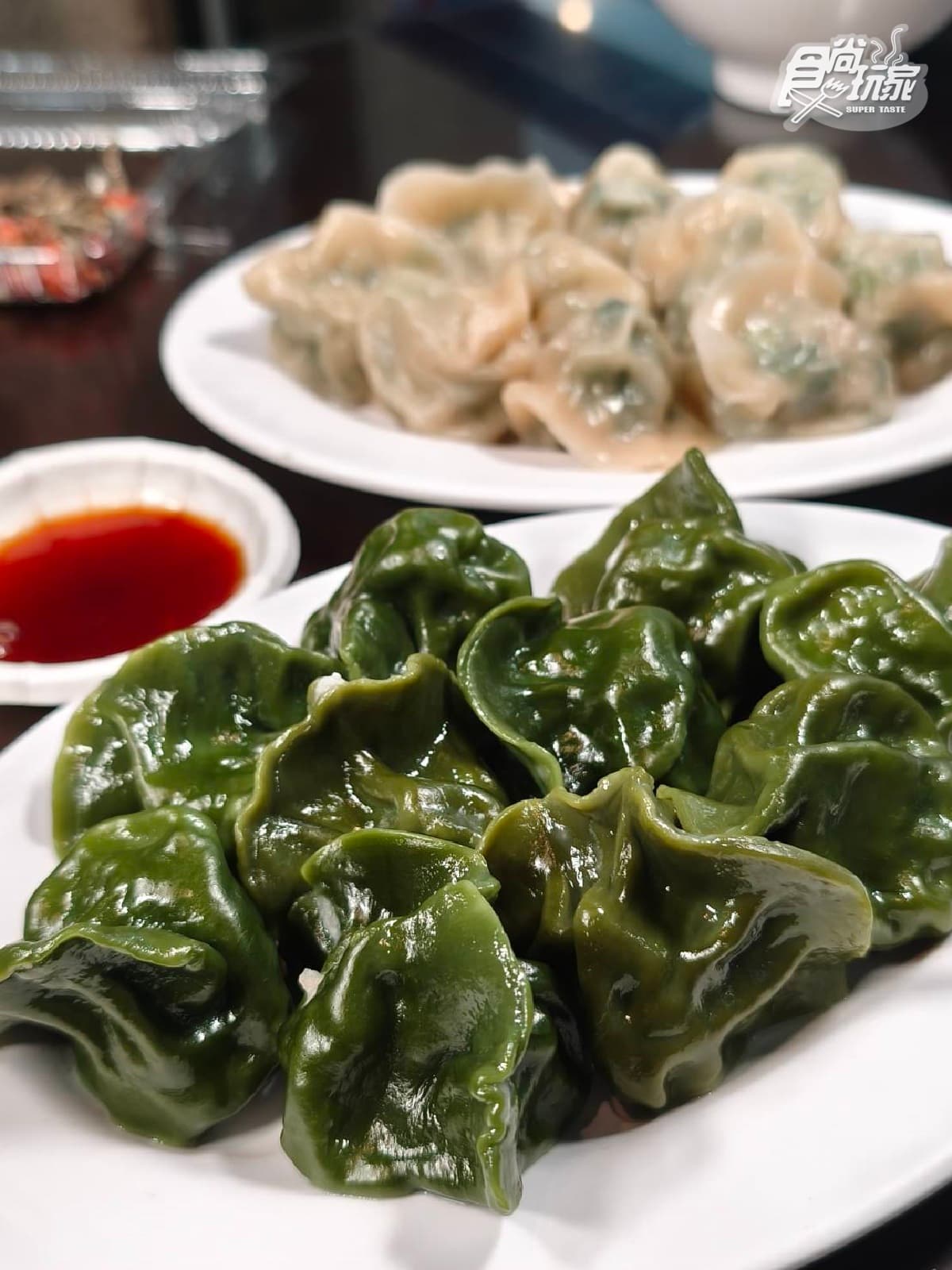 台北人氣最狂水餃店!海味爆棚「干貝水餃」、肥碩韭菜水餃,排到天荒地老也要吃(中獎公布) 台北人氣最狂水餃店!海味爆棚「干貝水餃」、肥碩韭菜水餃,排到天荒地老也要吃(中獎公布)