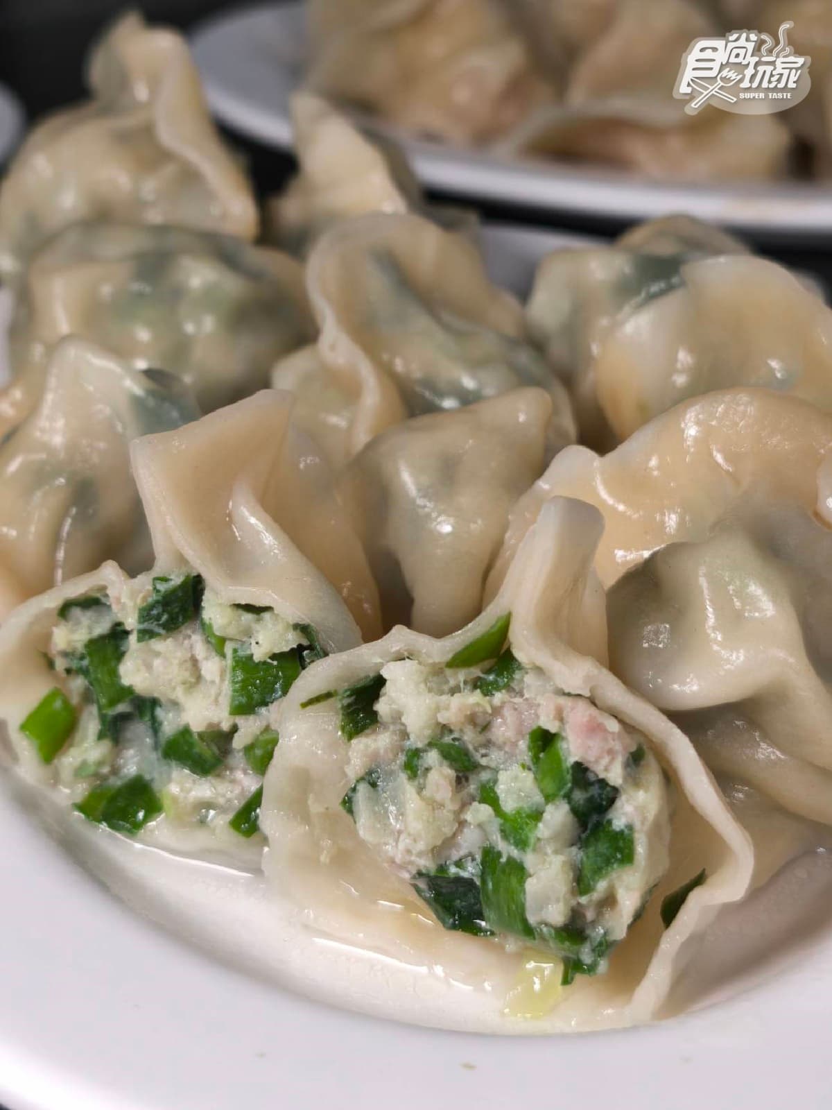 台北人氣最狂水餃店!海味爆棚「干貝水餃」、肥碩韭菜水餃,排到天荒地老也要吃(中獎公布) 台北人氣最狂水餃店!海味爆棚「干貝水餃」、肥碩韭菜水餃,排到天荒地老也要吃(中獎公布)