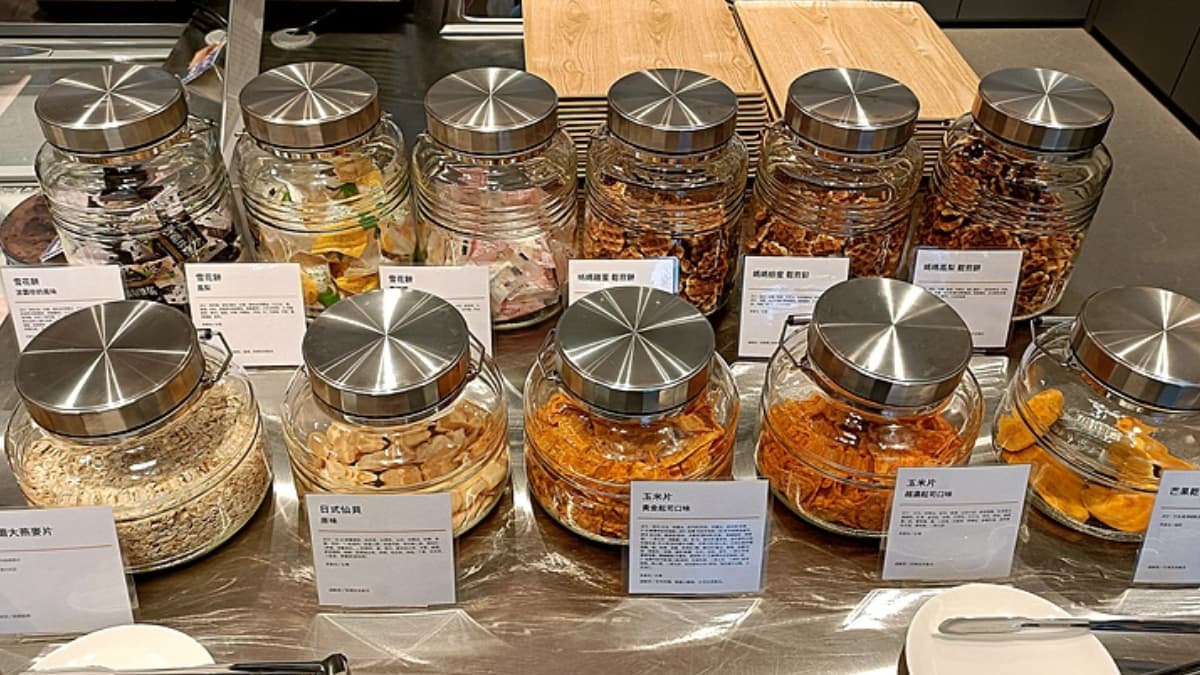 瓶裝可樂、汽水、果汁、冰品通通可以無限吃到飽。（圖片來源：商妮吃喝遊樂）