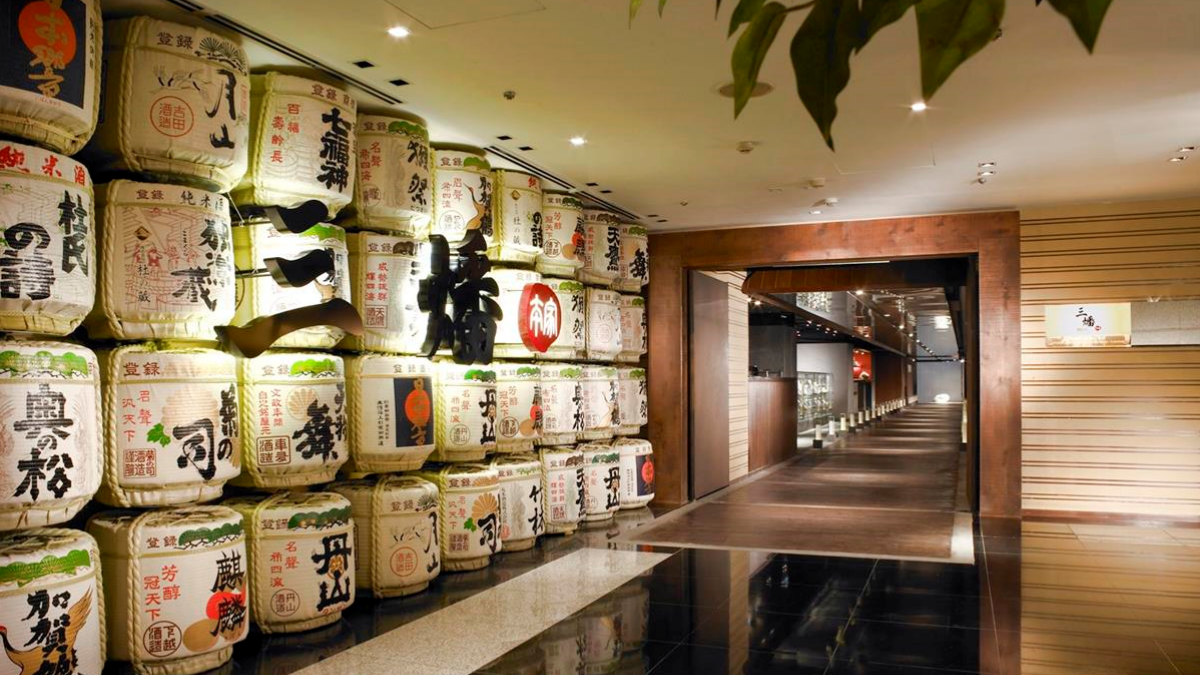 「三燔本家」 營造出充滿日式氛圍的用餐環境。（圖片來源：台北君悅酒店）