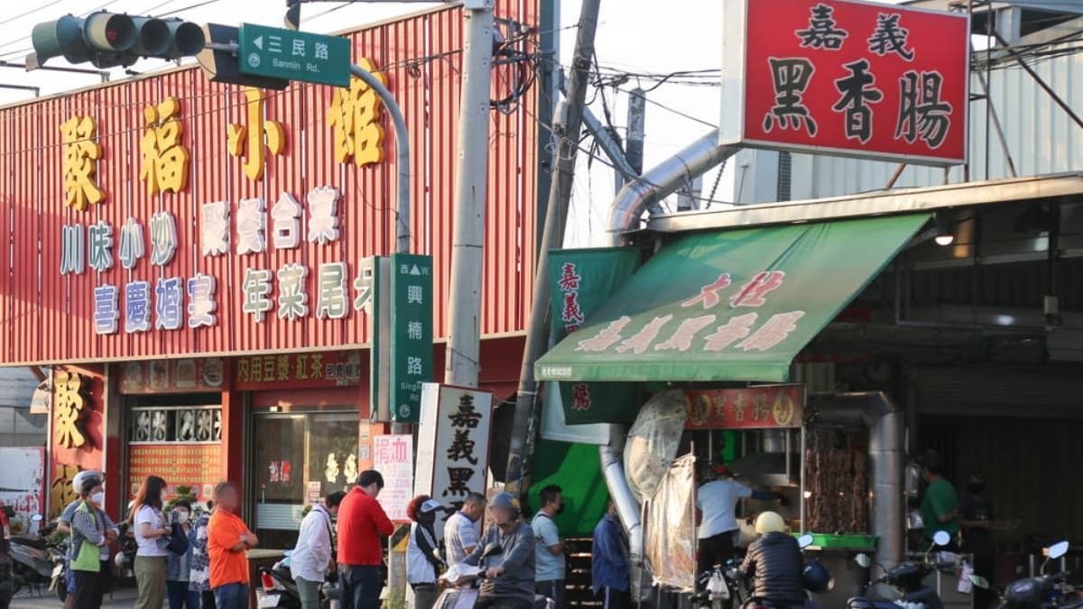 店家營業超過20年，是相當熱門的排隊下午茶。（圖片來源：口袋吃吃五十咩）