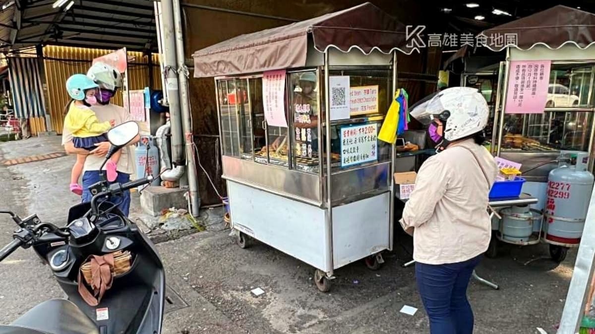 「大社紅豆餅」是在地一家無名攤車美食，也是人氣很高的下午茶點心。（圖片提供：高雄美食地圖）