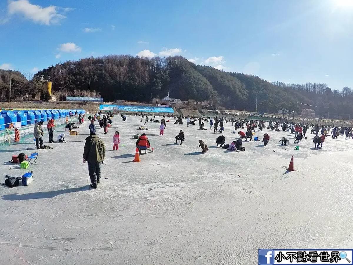 冬季限定!排排坐體驗「挖洞釣冰魚」,新鮮現場料理「火烤、生魚片」任選 冬季限定!排排坐體驗「挖洞釣冰魚」,新鮮現場料理「火烤、生魚片」任選