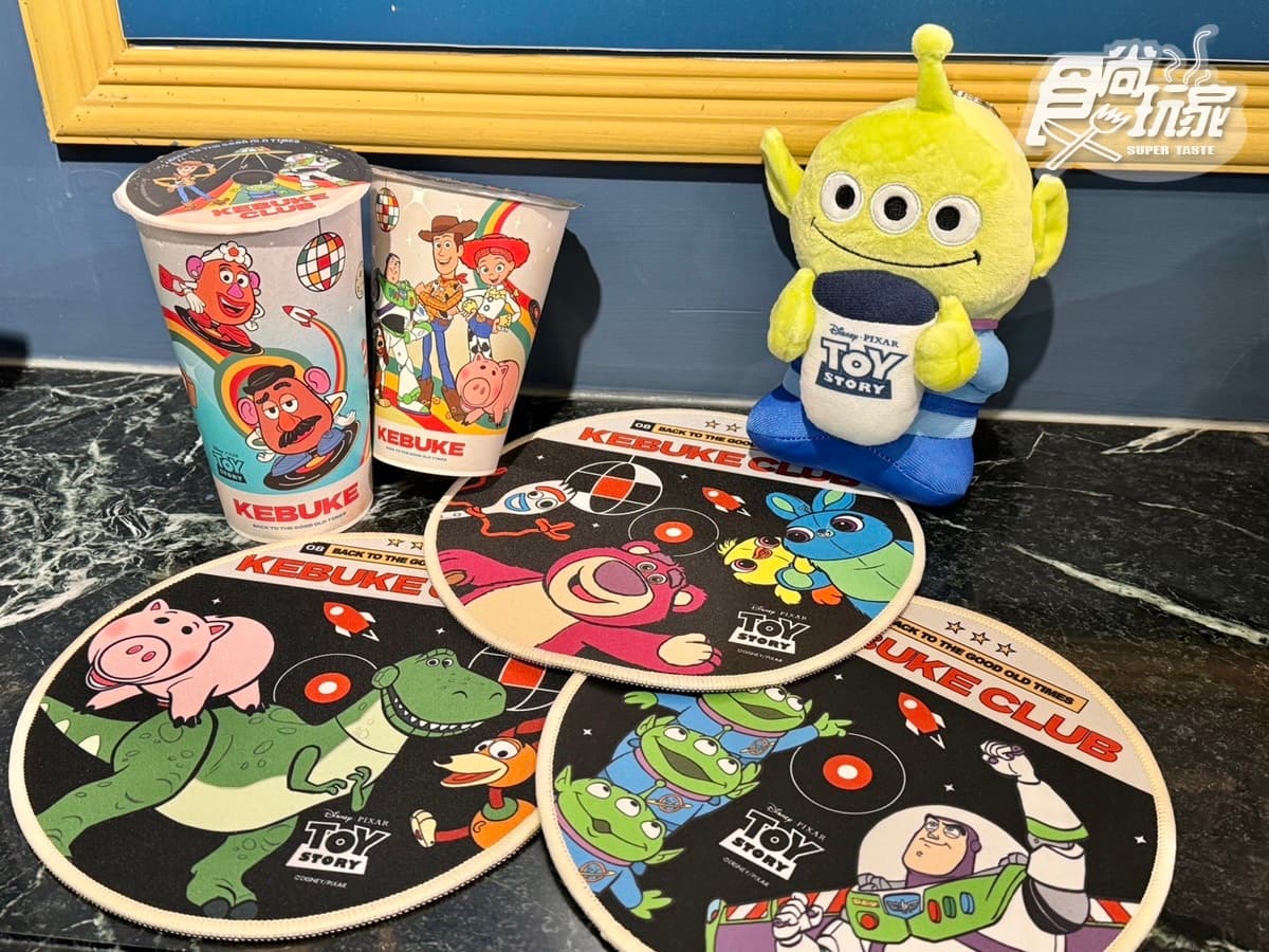 「可不可x玩具總動員」最強聯名!3大飲品、6款周邊登場,三眼怪店卡免費拿 「可不可x玩具總動員」最強聯名!3大飲品、6款周邊登場,三眼怪店卡免費拿