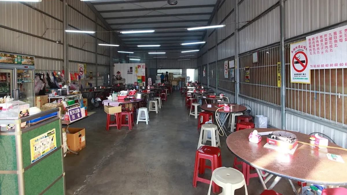 「歸仁漢棋薑母鴨」是在地老饕也推薦的40年店，店內空間寬敞。（圖片來源：樂天小高の美食之旅）