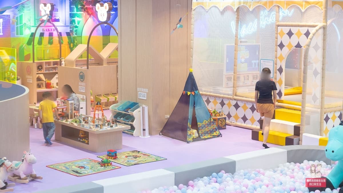 幼兒遊戲區提供靜態的小玩具，適合年紀更小的幼童遊玩。（圖片來源：媽媽我想嫁去台南！四口新生活）