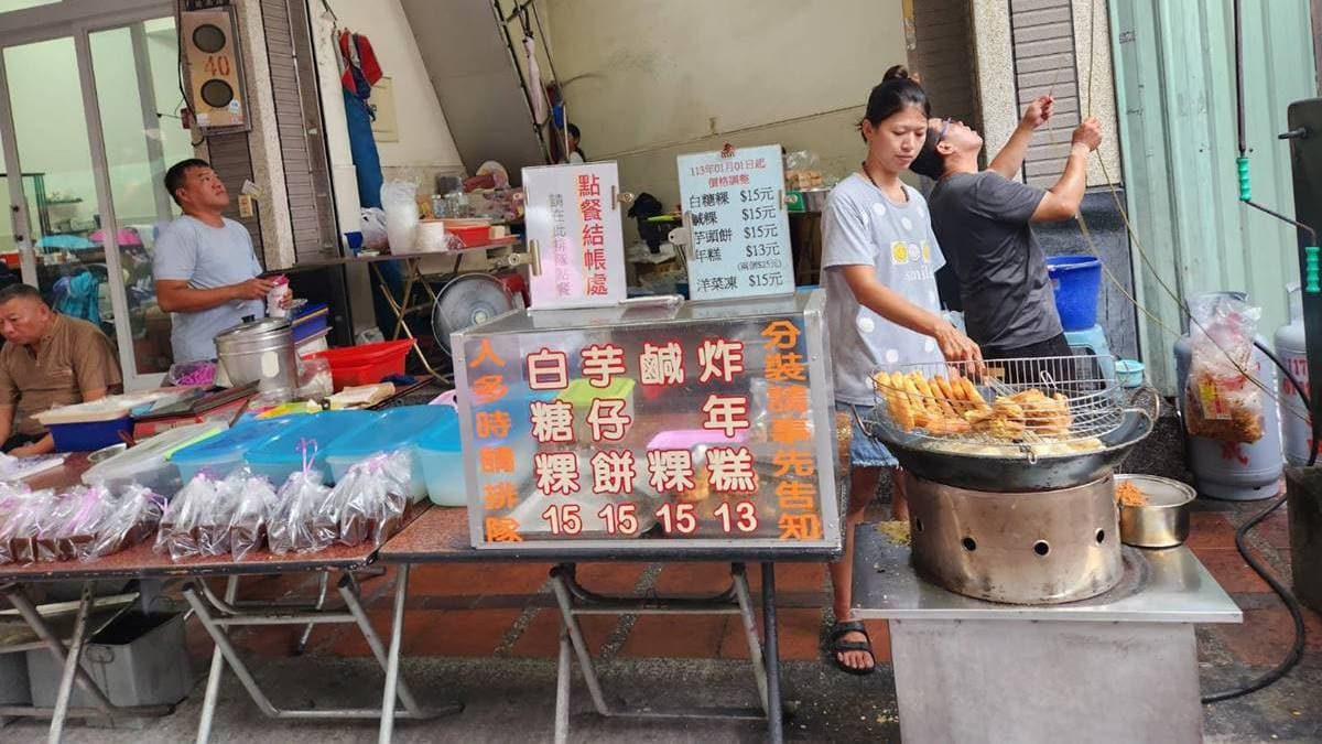 老街內推薦有名的白糖粿小吃。（圖片來源：美食惠所）