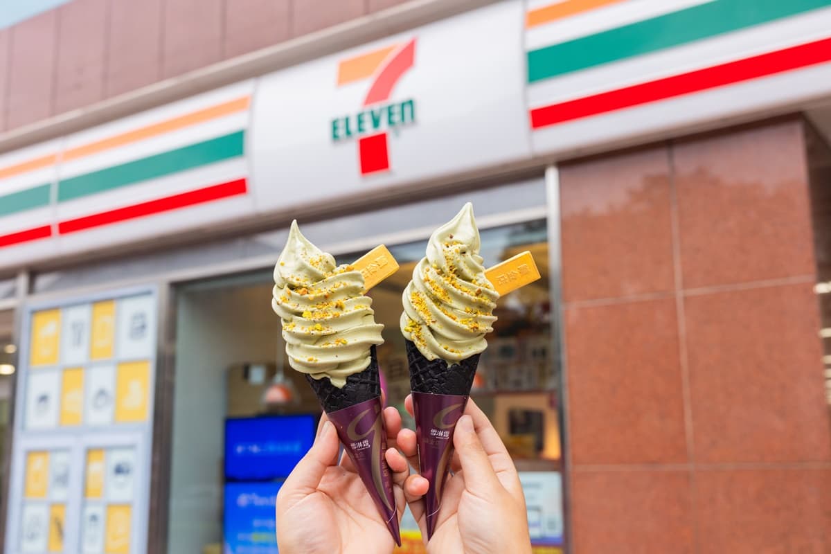 7-11推超奢華「開心果霜淇淋」！開心果拿鐵送開運陀螺、思樂冰抽２杯１元