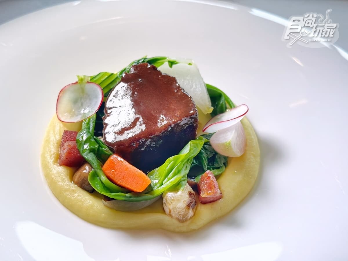 爽泡白磺泉、吃和牛套餐！開箱北投溫泉「湯泡飯」，度過奢華半日遊