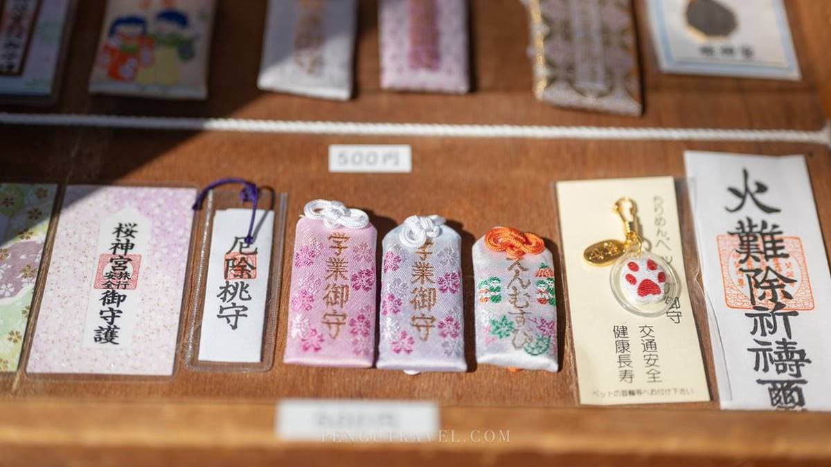 櫻神宮更有多款可愛夢幻的御守。（圖片來源：Pengu Travel）