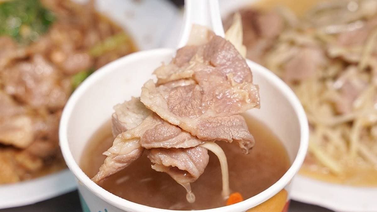 「當歸羊肉湯」吃得到大塊肉片，湯頭溫潤甘口。（圖片來源：阿華田的美食日記）