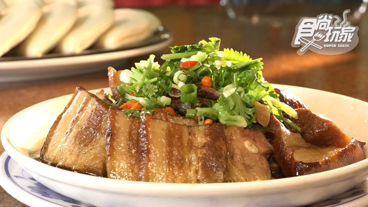 「梅干扣肉」燉得十分入味。