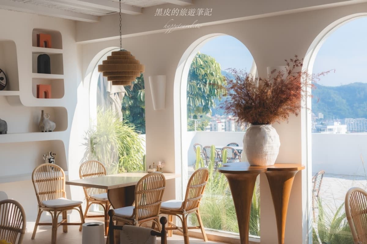 秒飛到希臘愛情海!「純白建築+洞穴海景泡池」美翻,1泊3食超享受 秒飛到希臘愛情海!「純白建築+洞穴海景泡池」美翻,1泊3食超享受