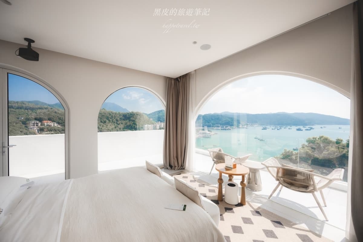 秒飛到希臘愛情海!「純白建築+洞穴海景泡池」美翻,1泊3食超享受 秒飛到希臘愛情海!「純白建築+洞穴海景泡池」美翻,1泊3食超享受