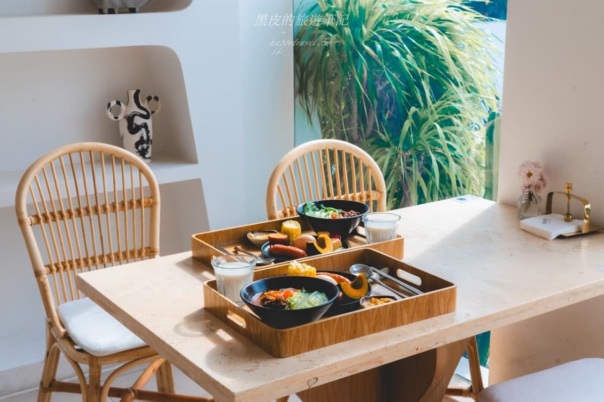 秒飛到希臘愛情海!「純白建築+洞穴海景泡池」美翻,1泊3食超享受 秒飛到希臘愛情海!「純白建築+洞穴海景泡池」美翻,1泊3食超享受