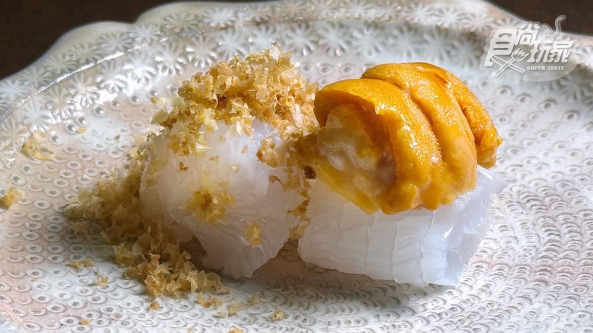 招牌「軟絲海膽」使用澎湖手釣軟絲搭配海膽，夏威夷豆堅果香氣點睛。