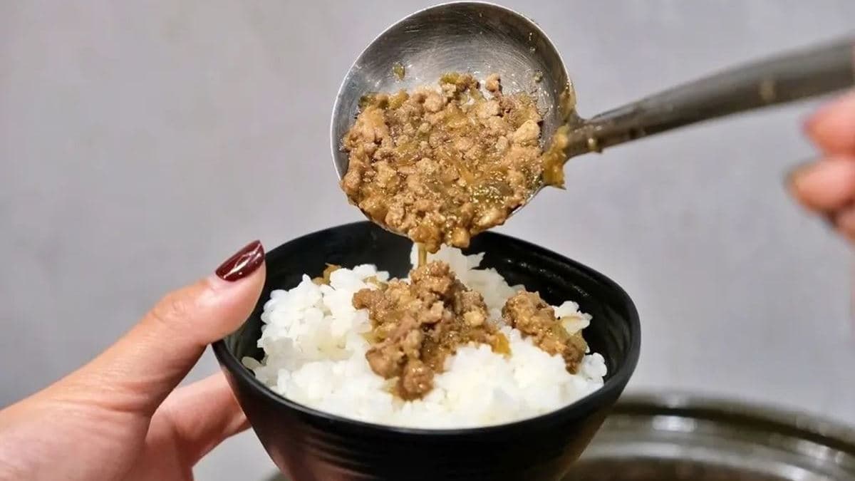 肉燥飯可以吃到飽，很佛心。（圖片來源：愛比妞の美食旅遊地圖）