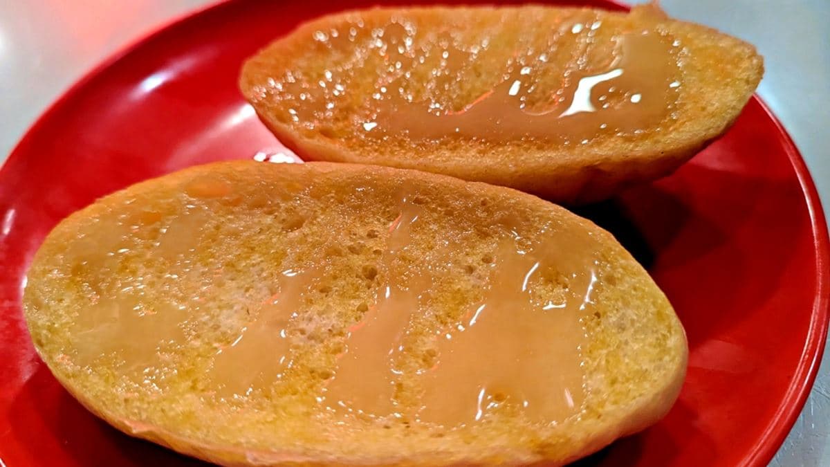 「豬仔包」口感酥酥的。（圖片來源：依娃旅行小確幸）