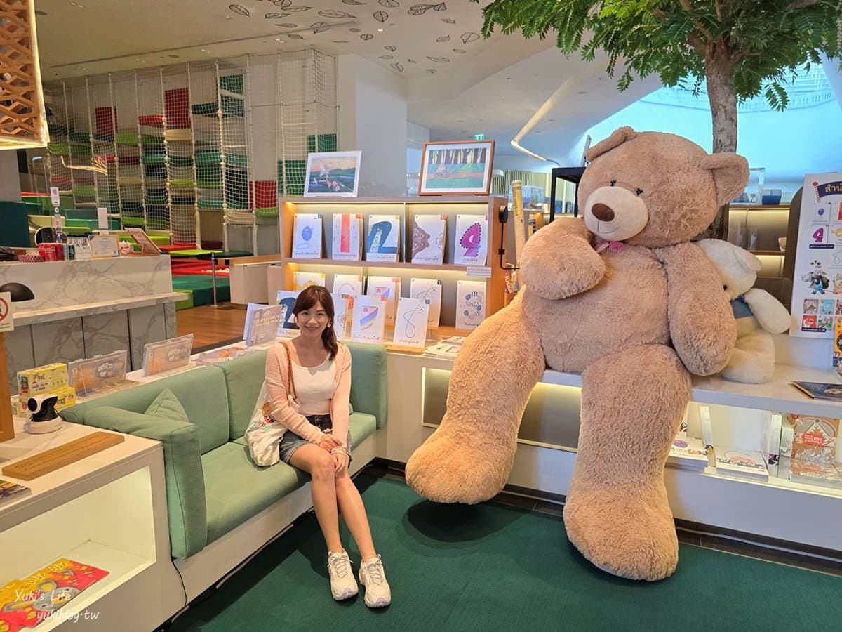 泰國版蔦屋!「曼谷最美書店」挑高天窗超氣派,還有兒童遊樂場玩溜滑梯 泰國版蔦屋!「曼谷最美書店」挑高天窗超氣派,還有兒童遊樂場玩溜滑梯