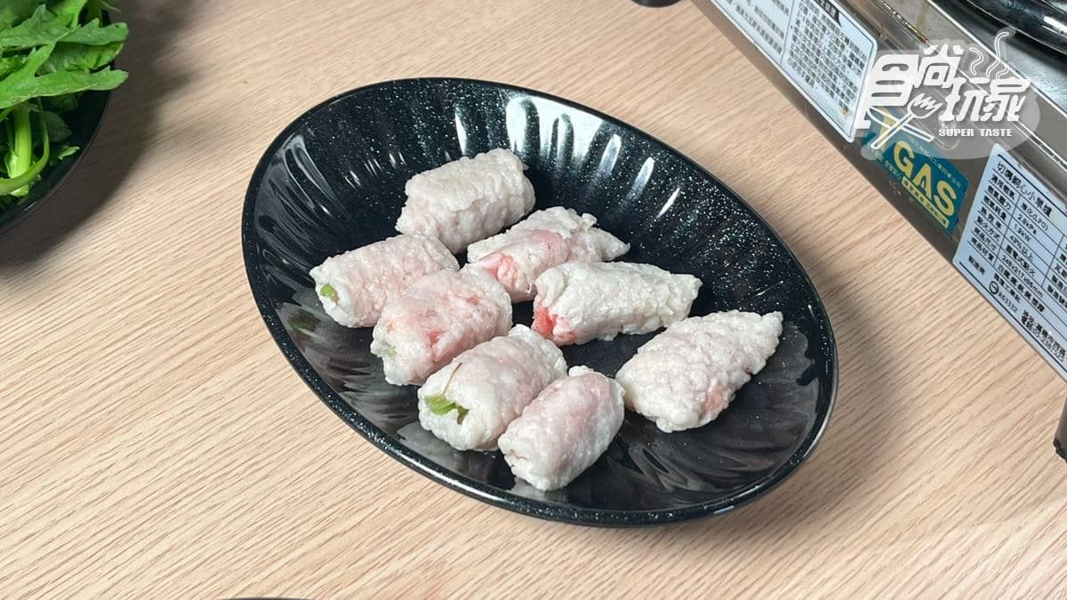 「火鍋料魚冊」是很特別的火鍋料，形狀像書冊一樣。