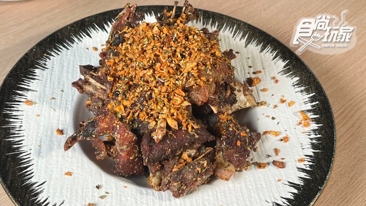 「義士香酥鴨」炸得酥酥的，吃起來很唰嘴。