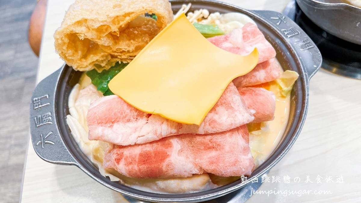 「六扇門」提供多樣化的火鍋選擇，滿足不同口味需求。（圖片來源：凱西跳跳糖の美食旅遊）