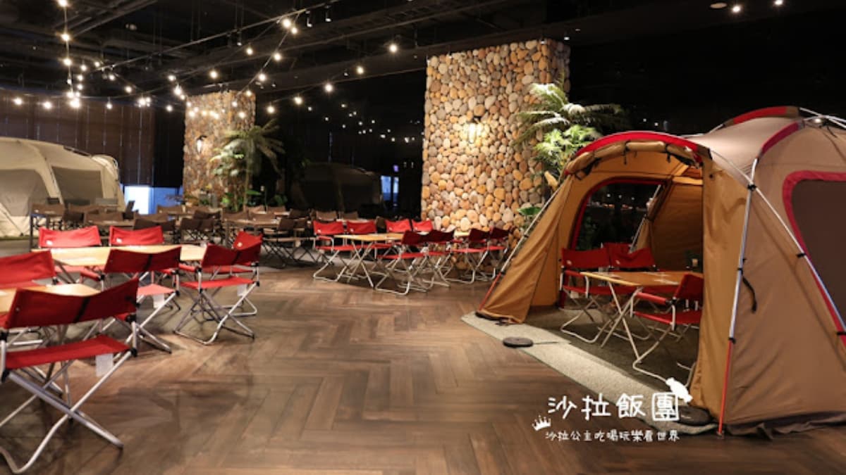 餐廳與日本著名露營品牌打造全台唯一BBQ室內露營野餐區。（圖片來源：沙拉公主吃喝玩樂看世界）