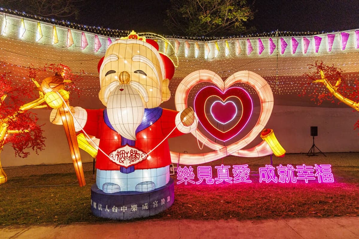 全台唯一「移動式主燈」登場!台中燈會9大展區+必逛推薦,免費領超Q蛇提燈 全台唯一「移動式主燈」登場!台中燈會9大展區+必逛推薦,免費領超Q蛇提燈