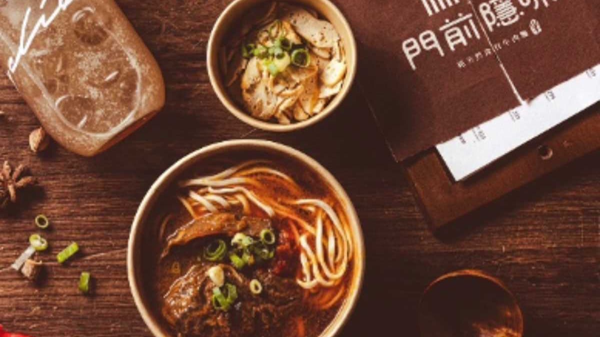 愛吃辣也推薦可加購辣味（加100元），香而不嗆。（圖片來源：門前隱味牛肉麵）