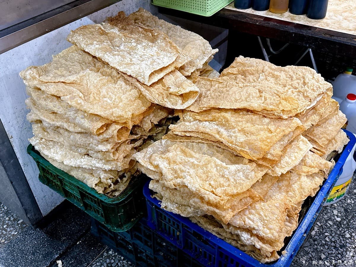 台中三大沙茶火鍋之一!30年老店人氣超夯,宜蘭特色酸菜肉、黃金豆皮都必點 台中三大沙茶火鍋之一!30年老店人氣超夯,宜蘭特色酸菜肉、黃金豆皮都必點