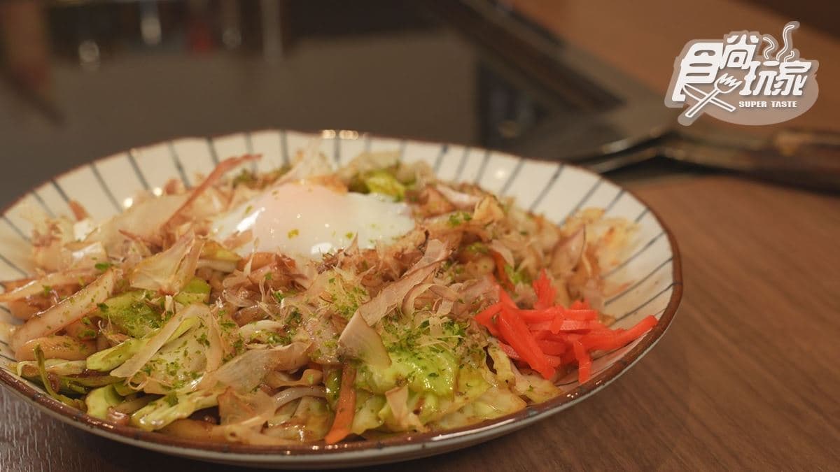 「天婦羅炒烏龍麵」的酸甜美乃滋醬香很夠味，十分迷人。