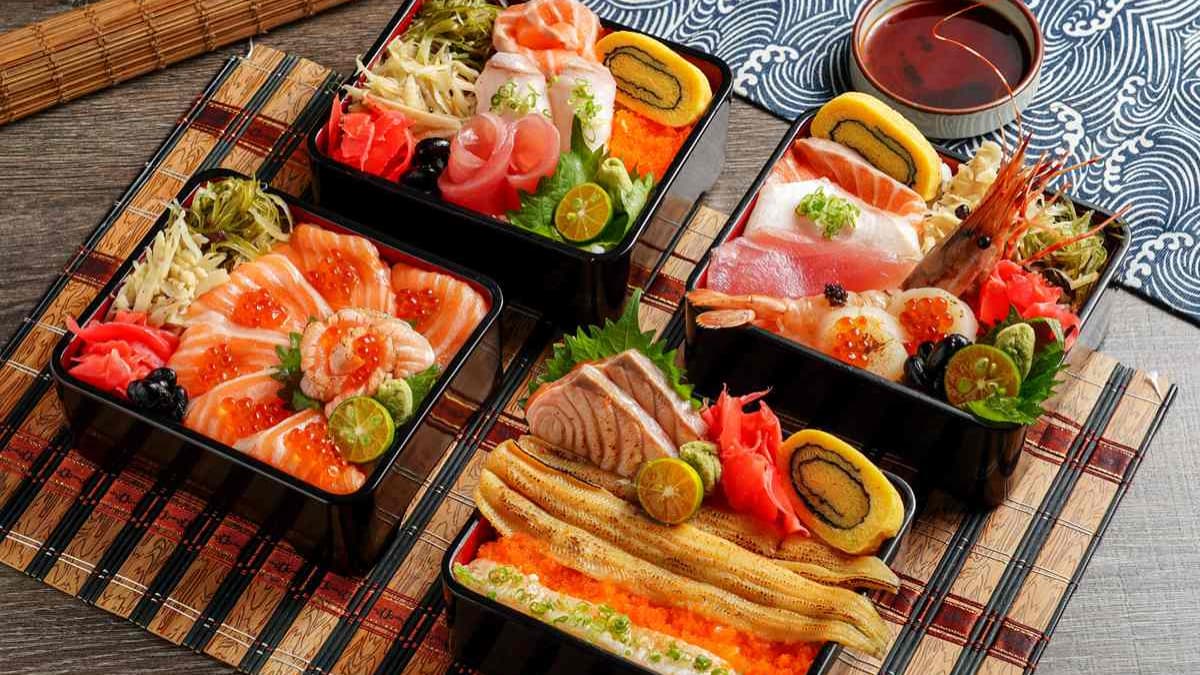 日本橋浜町北車店主打多種海鮮丼飯，讓熱愛生魚片的朋友大呼過癮。（圖片來源：日本橋浜町酒食処）