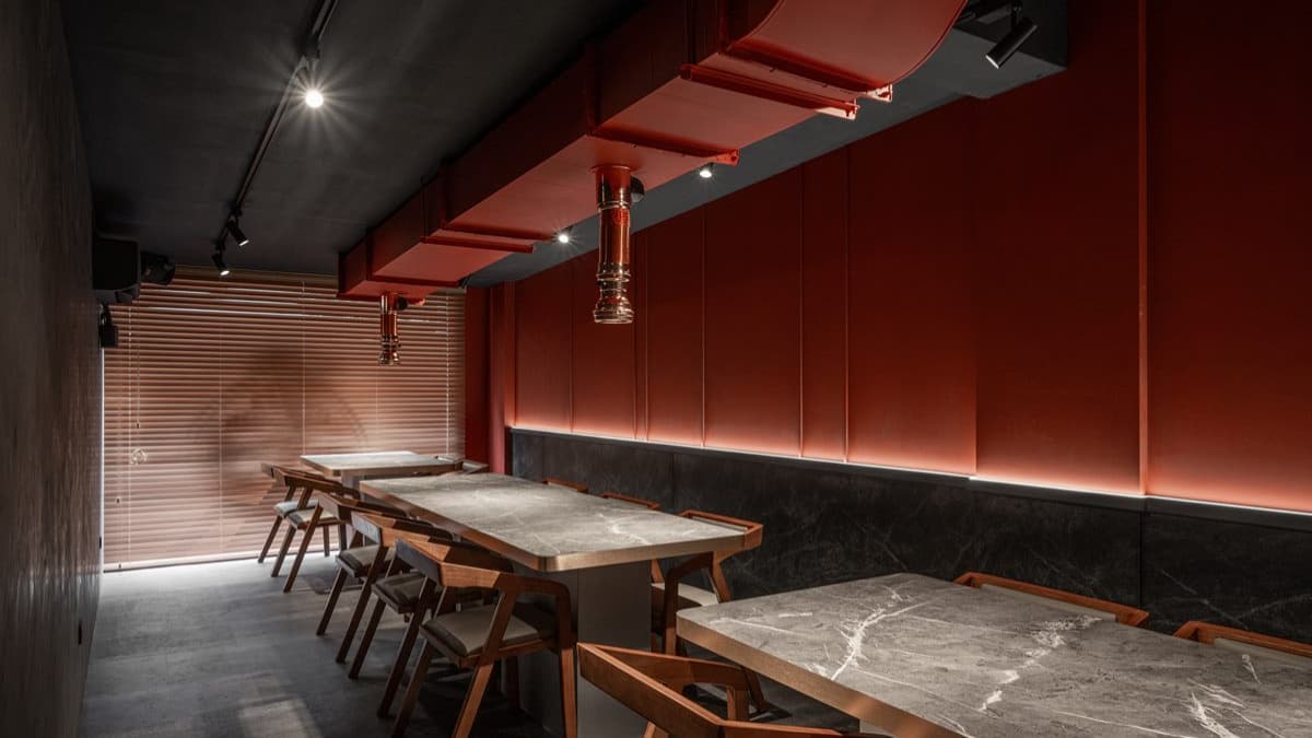 「青杉燒肉」店內相當高檔有質感，除了單人用餐，也可以提前預約包廂多人聚餐。（圖片來源：青杉燒肉）
