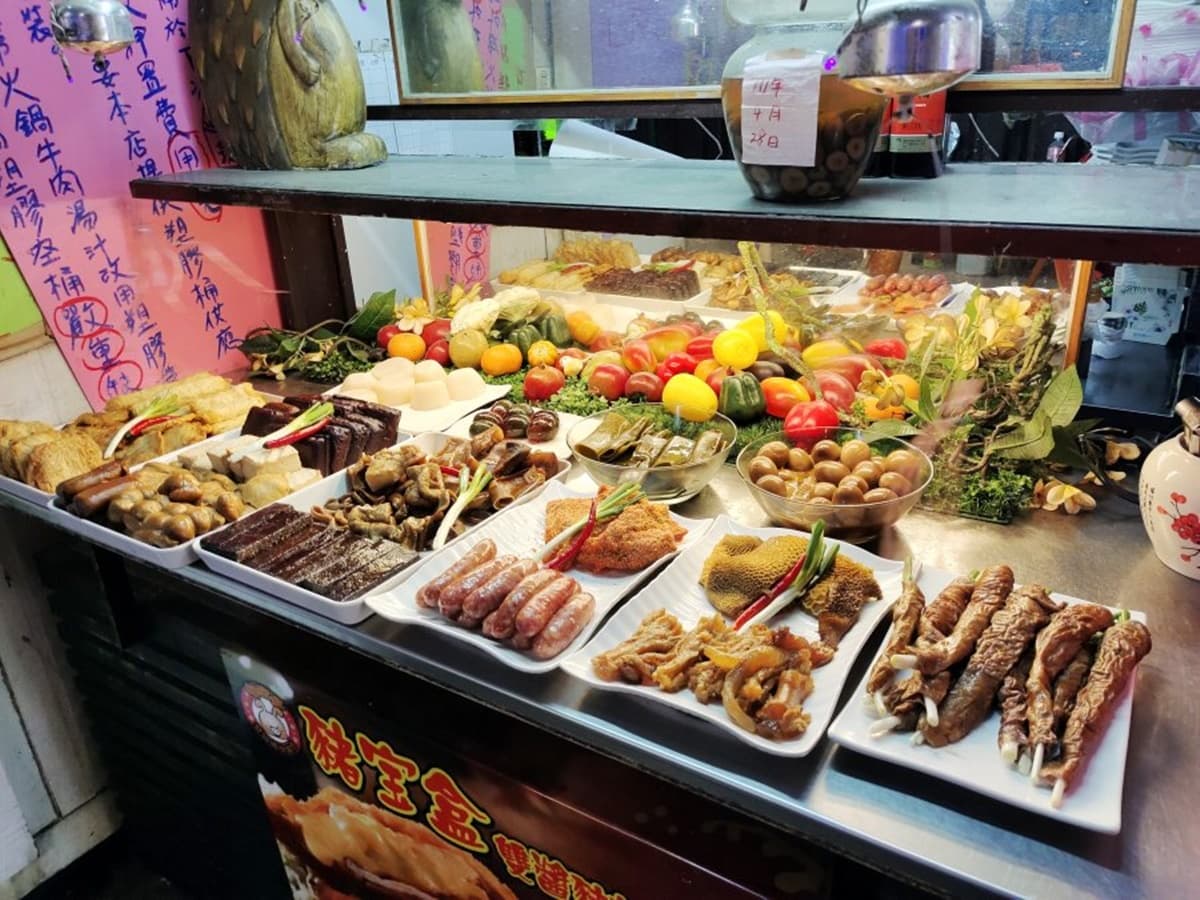 最低70元開吃！「高CP值牛肉麵」免費加湯、加麵吃到飽，冰淇淋、咖啡無限續