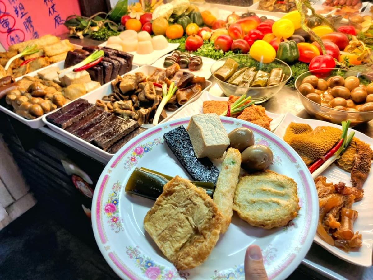 最低70元開吃！「高CP值牛肉麵」免費加湯、加麵吃到飽，冰淇淋、咖啡無限續
