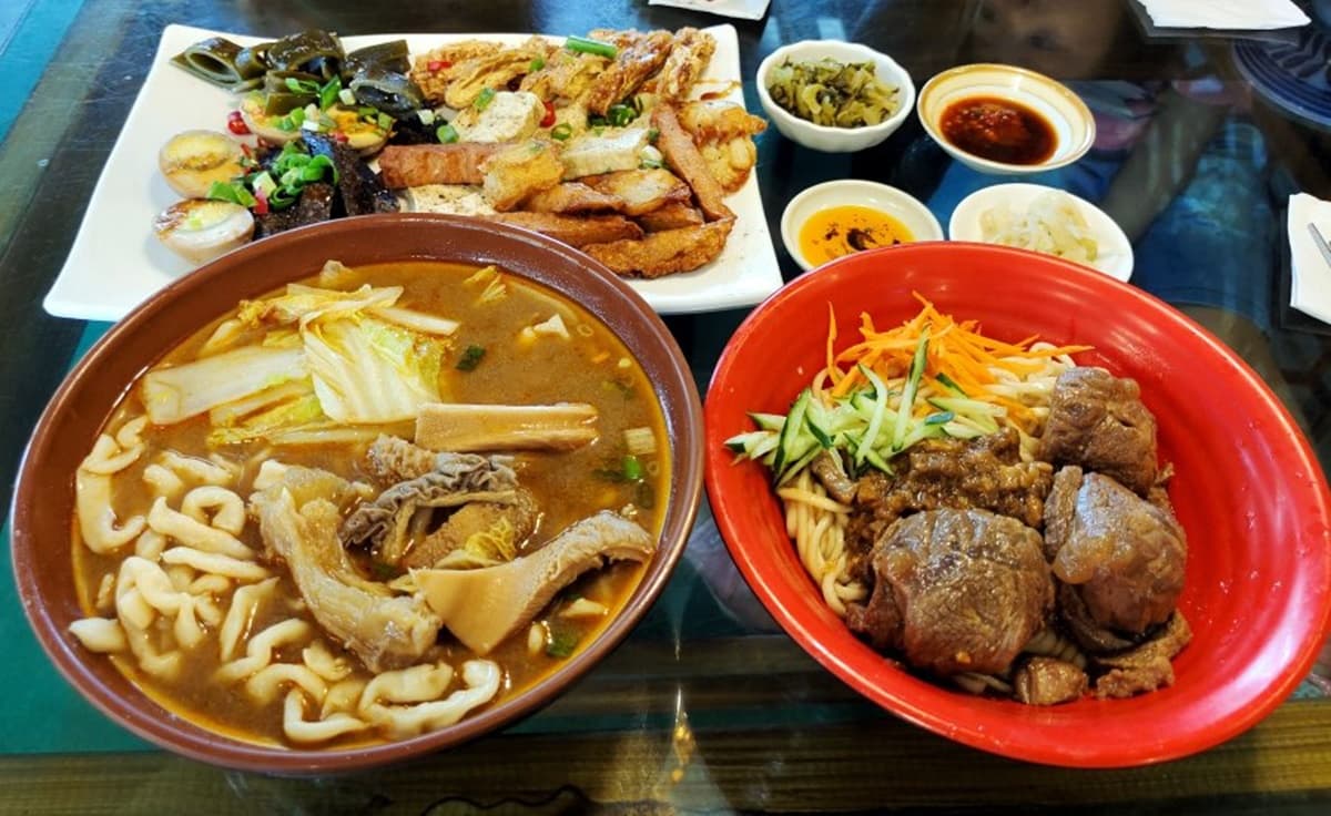 最低70元開吃！「高CP值牛肉麵」免費加湯、加麵吃到飽，冰淇淋、咖啡無限續