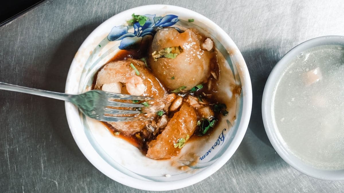 「東港正宗肉丸」受到不少在地人喜愛。（圖片來源：高雄美食地圖）