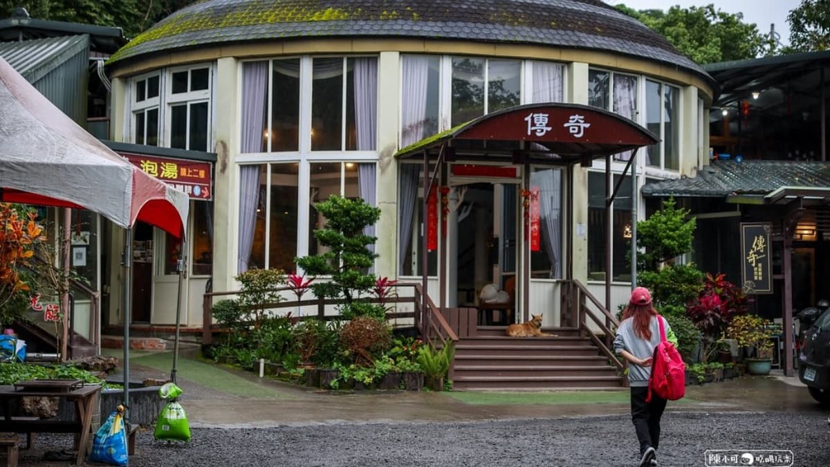「傳奇溫泉湯屋」地點位在宜蘭礁溪的山間小路之中。（圖片來源：陳小可的吃喝玩樂）