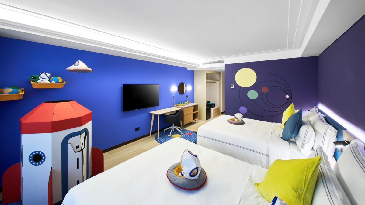 IKEA「星旅」以充滿奇幻色彩的太空為主題。（圖片來源：福容徠旅中壢）
