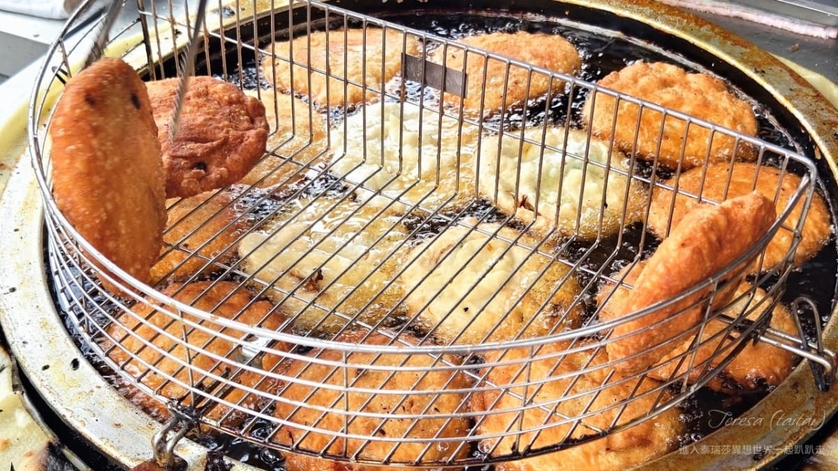 店家採用半煎炸的製作方式。（圖片來源：進入泰瑞莎異想世界一起趴趴走）
