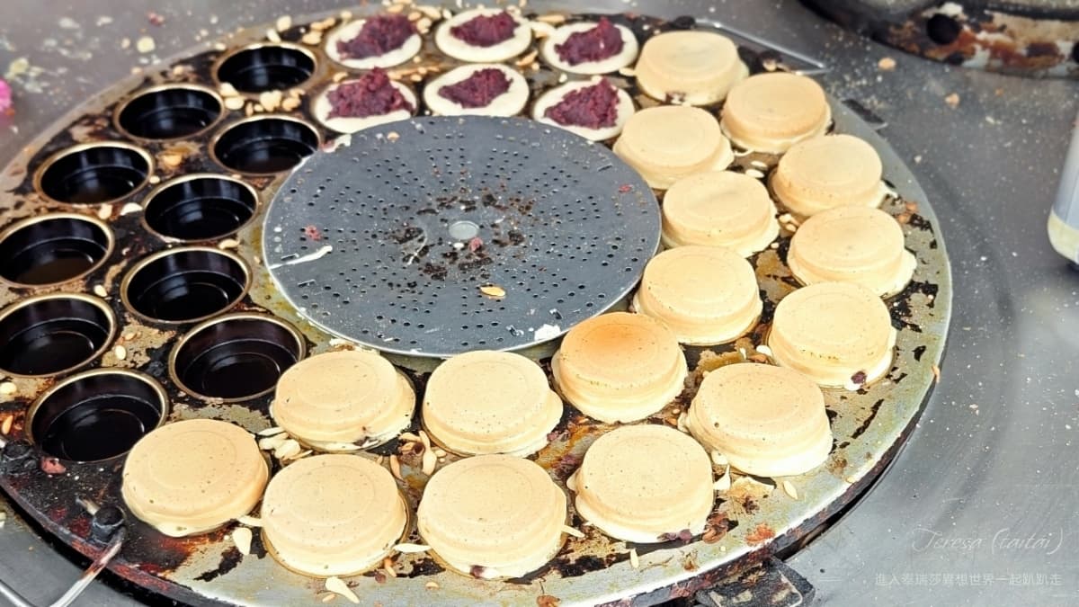 車輪餅一共有２種口味。（圖片來源：進入泰瑞莎異想世界一起趴趴走）