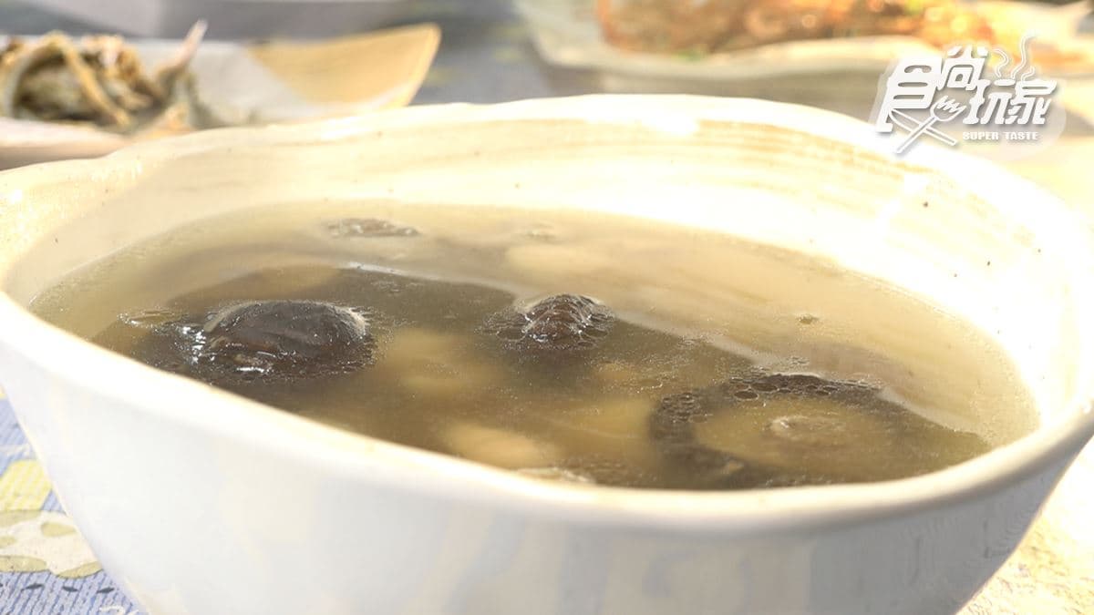「冬菇雞湯」料給得很足。