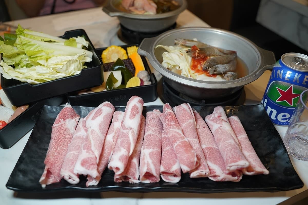 58元升級吃到飽!高CP值「平價小火鍋」爽嗑40款蔬食吧,連2天肉品買一送一 58元升級吃到飽!高CP值「平價小火鍋」爽嗑40款蔬食吧,連2天肉品買一送一