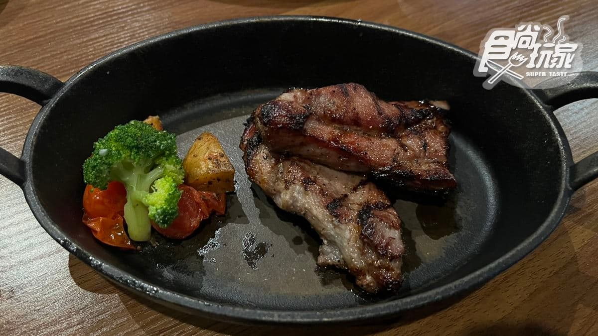 這裡的主食有「伊比利豬」「和牛紐約客」等排餐可選。